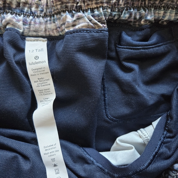 Lululemon Hotty Hot Shorts - Picture 4 of 5
